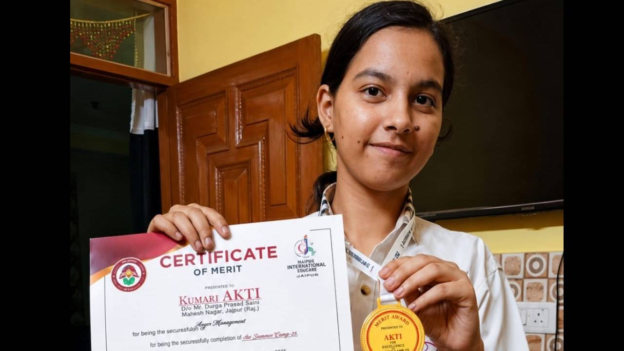 एक मुट्ठी आसमान-The key to a girl’s future